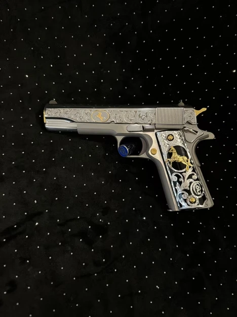 Custom gun grip by Gun Décor Emporium