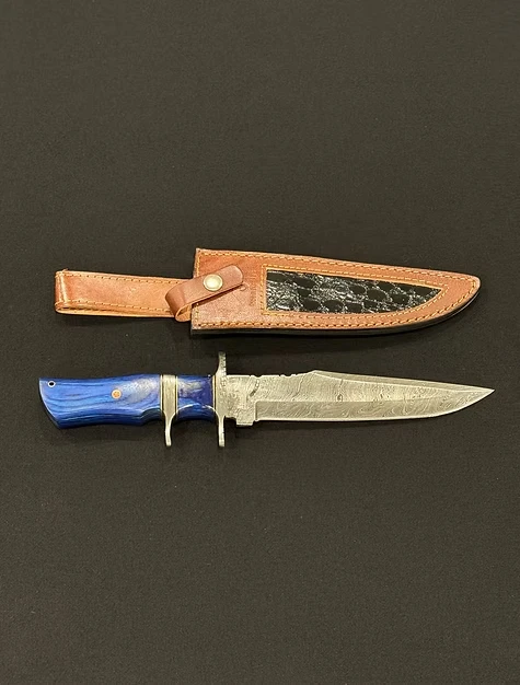 A flat Bowie knife.