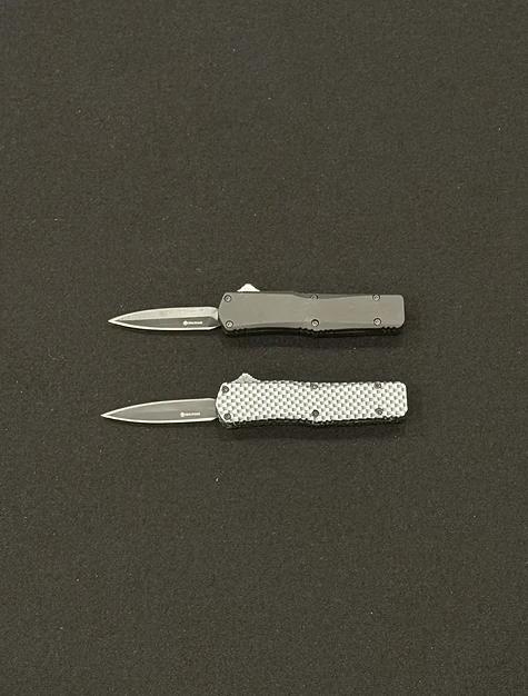 A small pocketknife.